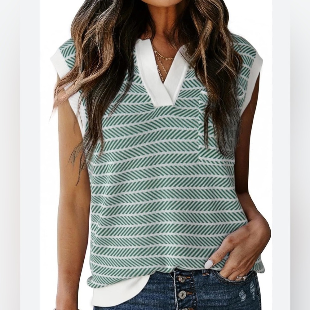 Dokotoo Women's Green & White Collared V-neck Short Cap Sleeve Top. 2XL. NWT.